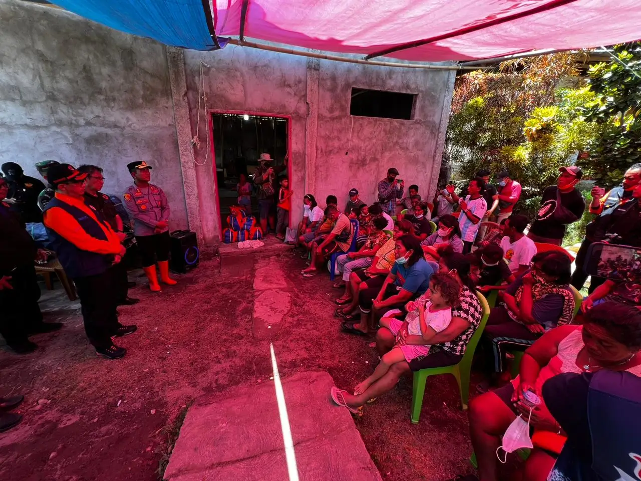 [UPDATE] Erupsi Gunungapi Ruang: Kepala BNPB Tinjau Lokasi Pengungsian Warga di Pulau Siau